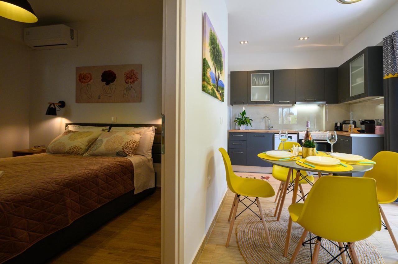 קלמאטה Chic Apartment In Nature, 5-Min Walk To The Beach מראה חיצוני תמונה