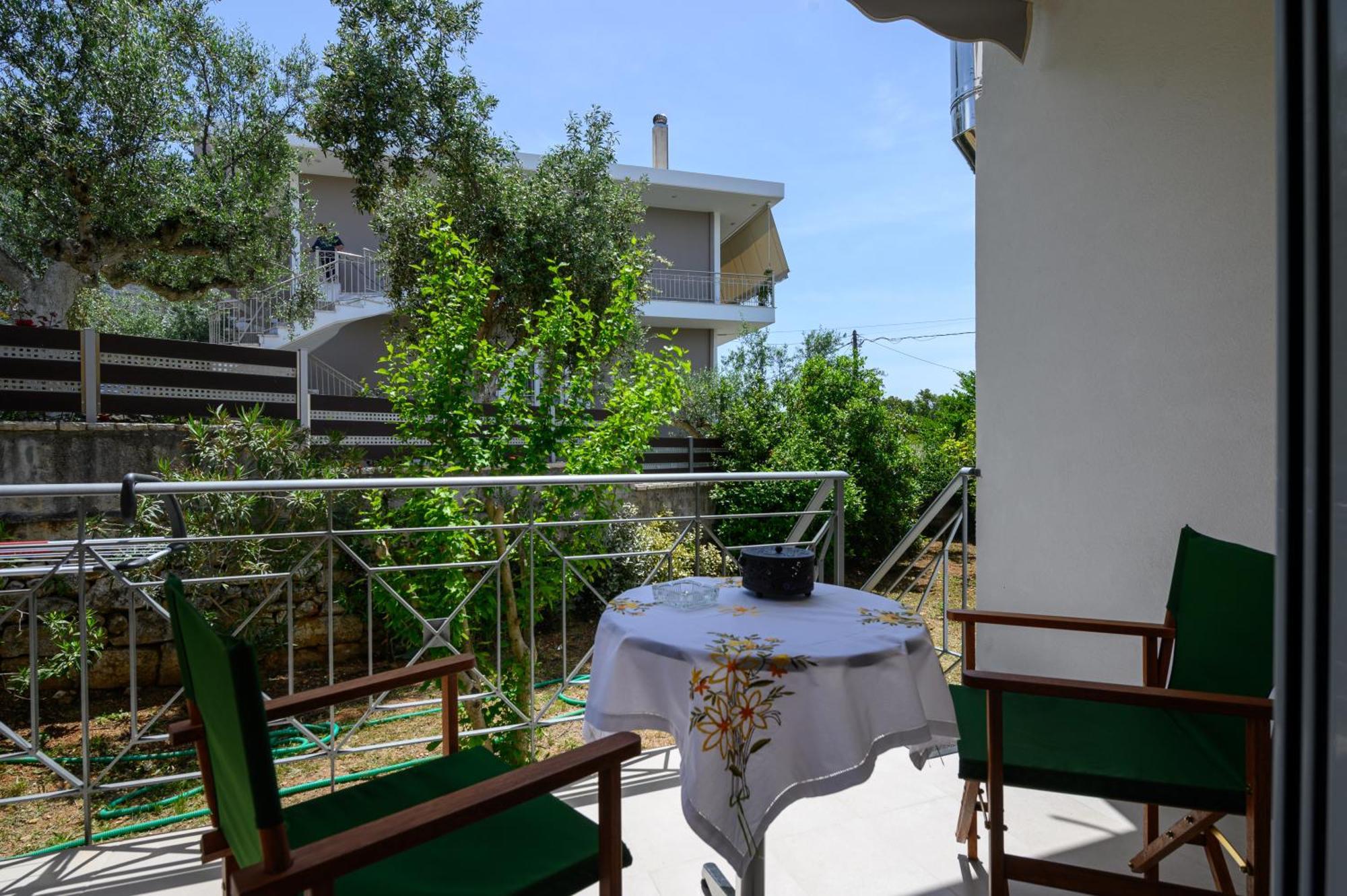 קלמאטה Chic Apartment In Nature, 5-Min Walk To The Beach מראה חיצוני תמונה